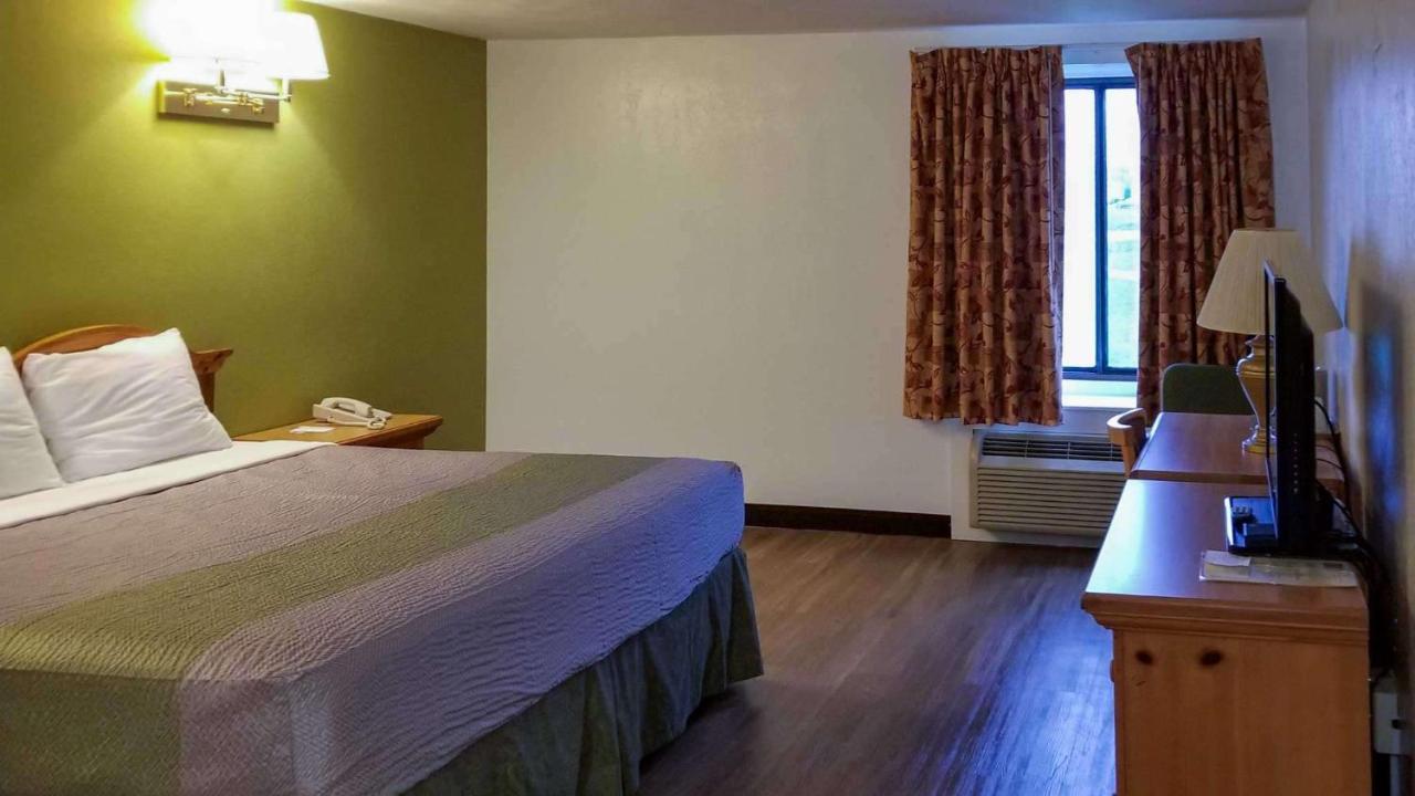 Hotel Oriskany מראה חיצוני תמונה